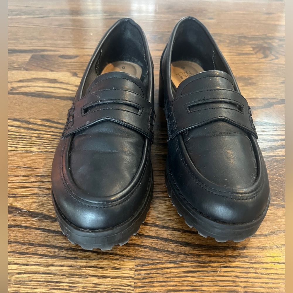 Faux leather penny loafers heeled with cushioned insole women’s size 6